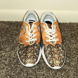 Pre-loved Yes We Vibe Unisex Sneakers Sz 7.5 Men/9 Women